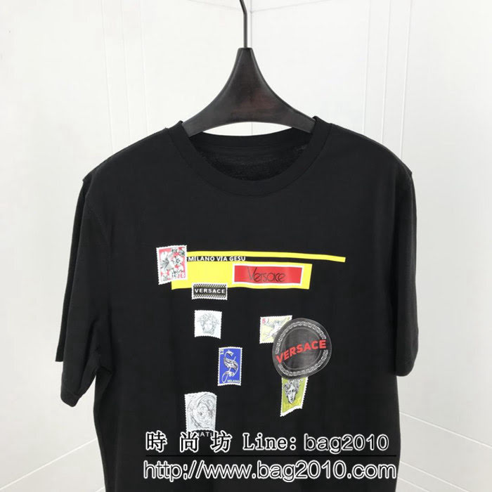 VERSACE範思哲 19ss早春新款 純棉短袖 最新多logo印花圖案 高版本情侶款 ydi2165